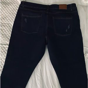 NWOT DIP Lightly Distressed Women’s Jeans